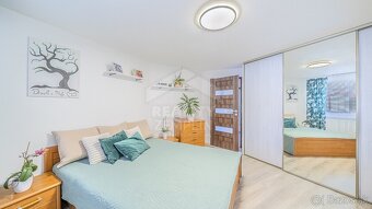 6i chyžka, dvojgaráž, bazén, Hrádok - 8