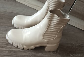 Kremove leskle cizmy velkost 39 Steve Madden - 8