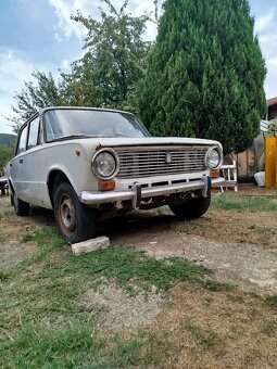 Predám dve auta Lada 2101 - 8