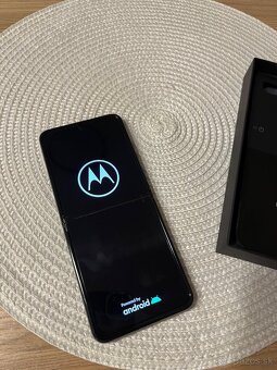 Motorola razr+ 2023 - 8
