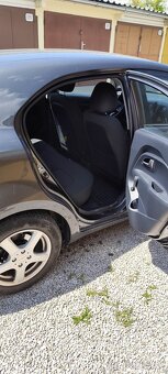Kia Rio - 8