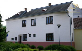 Dom na námestí. Bývanie a podnikanie v jednom. - 8