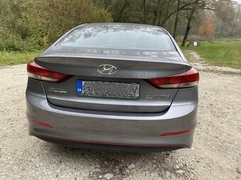 Hyundai Elantra 1.6 CRDi 2017, TOP stav, garážovaná - 8