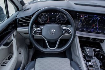 Volkswagen Touareg 3.0 V6 ELEGANCE / ZÁRUKA / AJ NA SPLÁTKY - 8