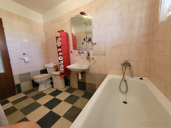 Dvojgeneračný rodinný dom s veľkou záhradou na predaj - 8