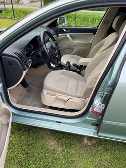 Škoda Octavia Combi 2.0 TDI PD Elegance - 8