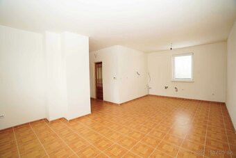 NA PREDAJ 3 - IZBOVÝ RODINNÝ DOM, DIAKOVCE, VEĽKÁ GARÁŽ - 8