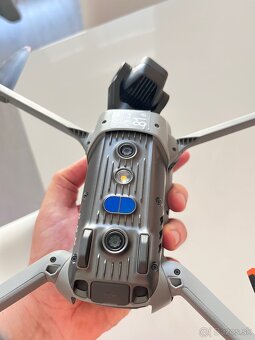 DJI Air 3 Fly More Combo - 8