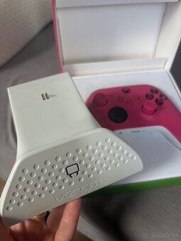 🎮 Xbox Wireless Controller – Deep Pink + Venom Charging Dock - 8