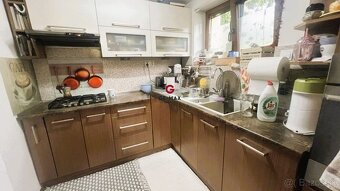 Chata ako stvorená na oddych aj bývanie – Kaluža, len pár mi - 8