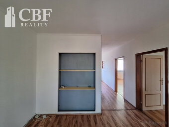 ZNÍŽENÉ  3-IZBOVÝ BYT NA PREDAJ SÍDLISKO JUH  - 8