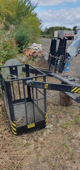 SAMOJÍZDNÝ TELESKOPICKÝ MANIPULÁTOR GENIE GTH - 4014 - 8