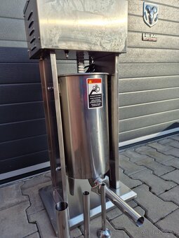 ELEKTRICKÁ PLNIČKA KLOBÁS 15 L SILNÁ PROFI - 8