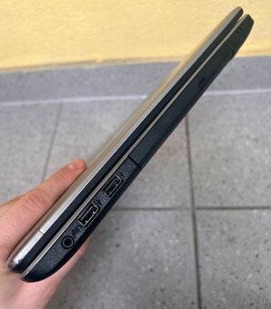 Medion Akoya / Intel i3-6100U / 8GB RAM / 256GB SSD / 17.3" - 8