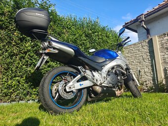 Predám motorku Suzuki GSR 600 - 8