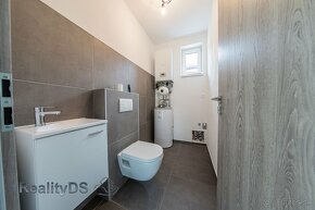 Moderný 3-izbový bungalov v obci Báč na predaj - 8