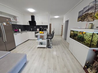 NA PREDAJ 3 IZBOVÝ BYT BRATISLAVA - 8