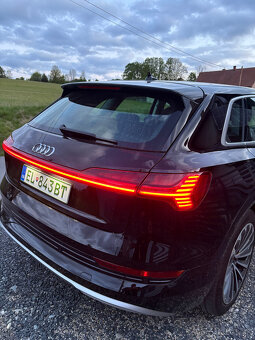 Audi e-tron 50 quattro 4x4 100% batéria - 8
