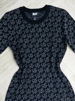 NOVE Guess a DKNY monogram logovane zimne saty - 8
