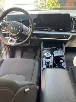 Predám Kia Sportage 1,6 T-GDI PHEV AWD A6 Gold, 4x4 - 8