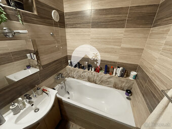 Reality KOMPLEX s.r.o. Vám ponúka 3-izbový byt s loggiou po  - 8