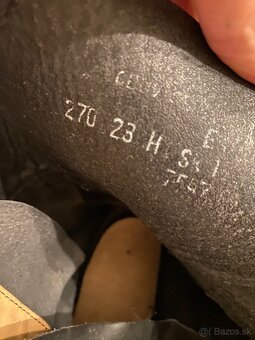 Policajné topánky a kanady - 8