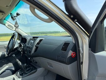 Toyota Hilux 2,5 D4D - 8