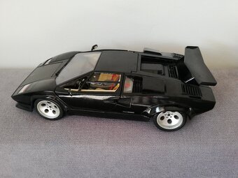1:18 Lamborghini Conutach Bburago - 8