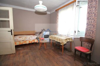 PREDAJ dom s garážou a pozem. v Oslany - 8