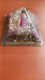 Pyramída orgonit + labuť z mienrálu - 8
