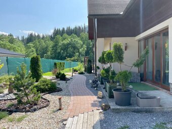Predaj luxusného rodinného domu s úžasným pozemkom pri potôč - 8