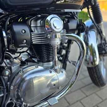 Kawasaki W800 kultový motocykel s kráľovským hriadeľom - 8
