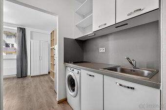 Na Predaj  svetlá zariadená garsónka Podunajských Biskupicia - 8