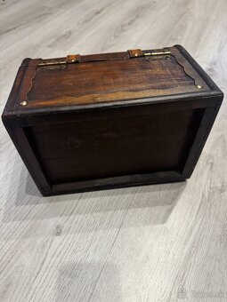 Drevená vintage truhlica - 8