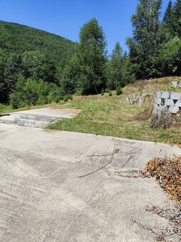 Pozemok s rozostavanou stavbou, stavebnym povolením a potoko - 8