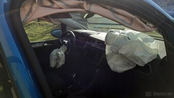 VW Touran 1.5 TSI havarovaný - 8