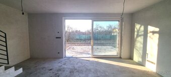 PRÁVE SKOLAUDOVANÝ 5i. RD 118m2 + ZÁHRADA + 2x PARKING / BA. - 8