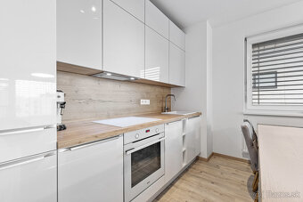 Kompletne zariadený, moderný 2 izbový byt na PREDAJ v Záhors - 8
