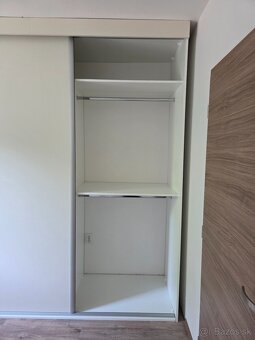 Vstavaná skriňa 300x250x70 - 8