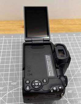 Canon R50 - 8