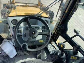 CAT 432 F2 - 8