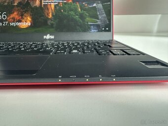 Fujitsu LifeBook U938 červený ultrabook Win 11 - 8