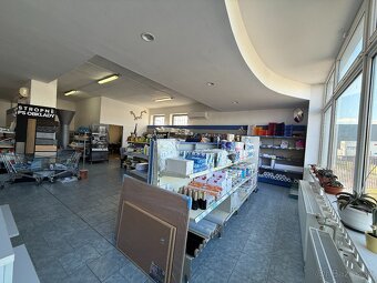 Multifunkčný reprezentatívny obchodno–skladový objekt - 8