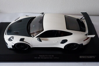 Porsche 911 GT2RS White/Black - 8