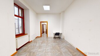 Na prenájom obchodný priestor s parkovaním v centre Trenčína - 8