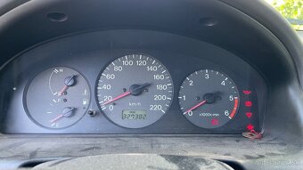Mazda 323 - 8