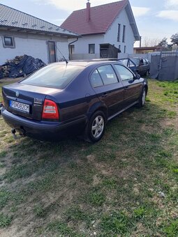 Predám Škoda Octavia 2.0 l benzín na náhradné diely - 8