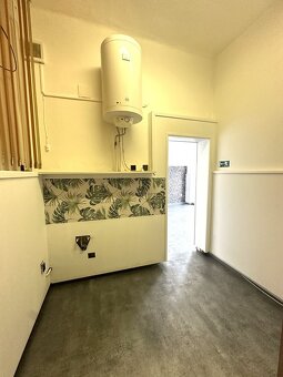 Obchodné - kancelárske priestory priamo v centre mesta Sereď - 8