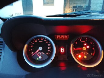 Renaukt Megane 1.6 benzín - 8