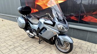 Kawasaki GTR 1400 - 8